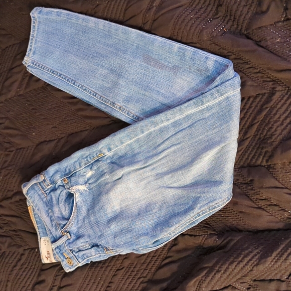 Light wash skinnies - Picture 2 of 7